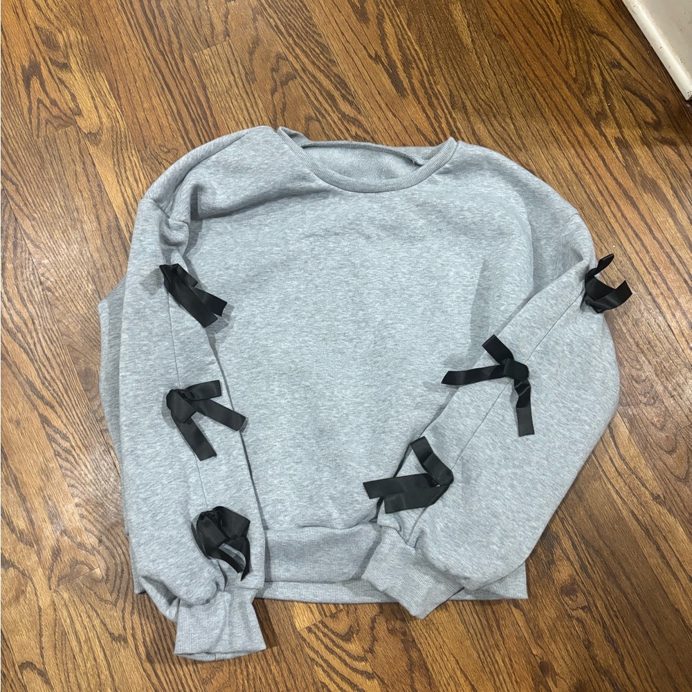 Gray Sweatshirt With Black Bow Details Size Small Crop Style